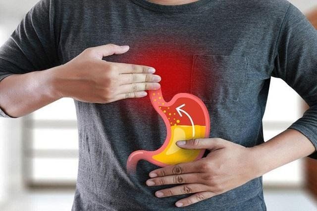 Ăn khuya sát giờ ngủ làm tăng nguy cơ trào ngược dạ dày