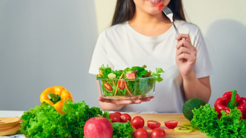 Ăn đủ chất xơ giúp phân mềm hơn, giảm rặn khi đi tiêu và hỗ trợ phòng ngừa trĩ tái phát sau mổ