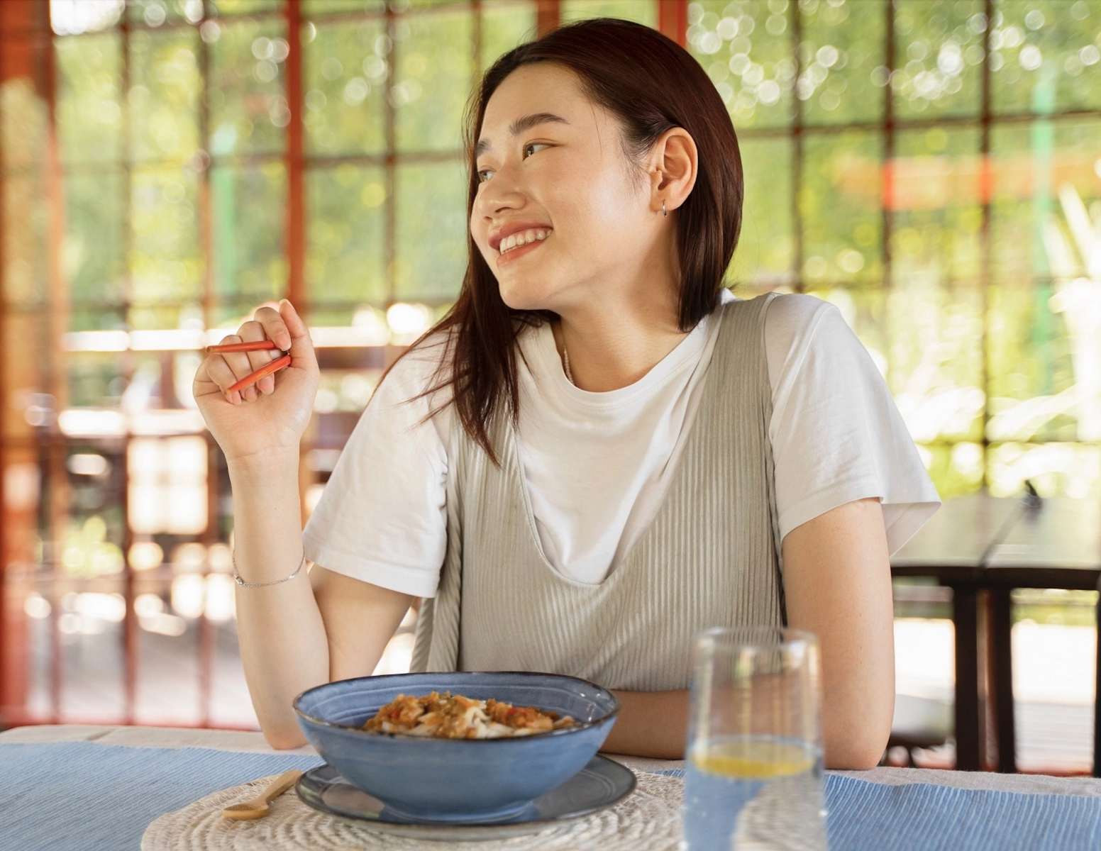 Ngồi ăn giúp cơ thể thư giãn và hỗ trợ tiêu hóa hiệu quả hơn
