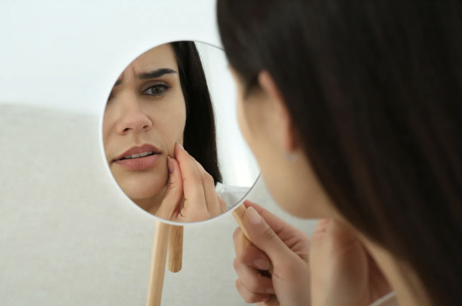 Estrogen và progesterone dao động khiến chu kỳ kinh ở phụ nữ gần 40 tuổi dễ thay đổi