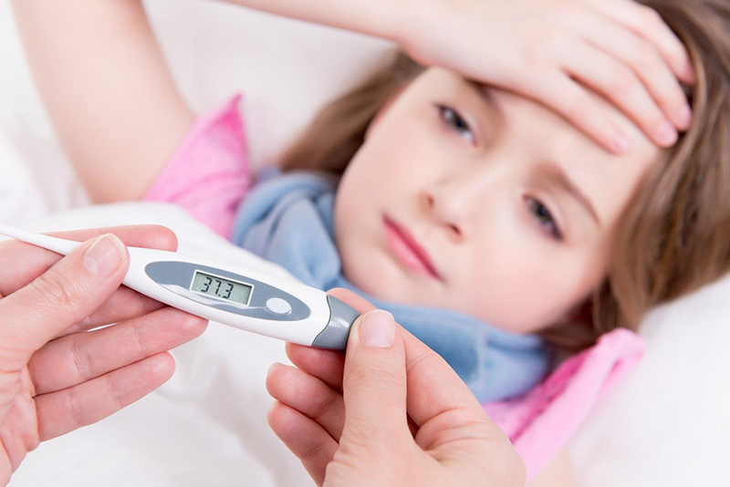 So sánh triệu chứng viêm mũi dị ứng và cảm lạnh ở trẻ em