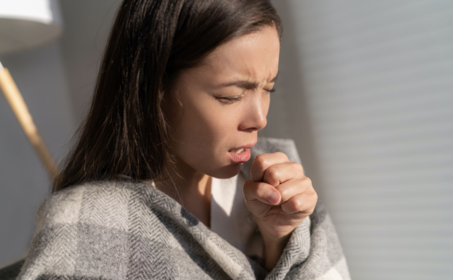 Sổ mũi nhẹ vẫn có thể gây ho dai khi dịch mũi chảy xuống sau họng liên tục