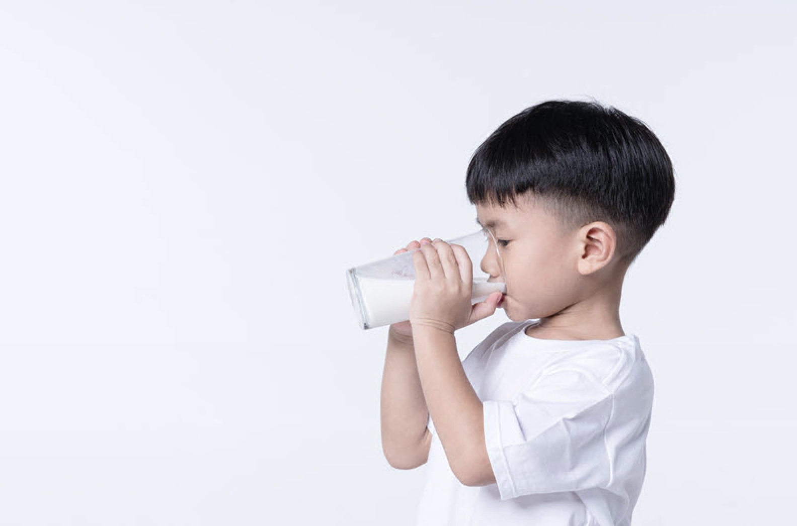 Uống quá nhiều sữa hoặc đồ uống trước bữa ăn có thể làm trẻ giảm cảm giác đói
